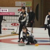 全国高校カーリング女子　青森県勢で構成の東北選抜が優勝