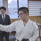 空手の全国大会2連覇　青森市の小学生が宮下知事に報告