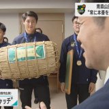 高校サッカー2冠　PK戦で活躍の青森山田GK鈴木　青森県が贈った「米俵」もキャッチ