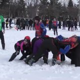 女子トップチームも参加　雪上ラグビーで熱戦／弘前市