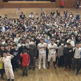 プロ野球・楽天の選手が小学生と交流　「めっちゃ球が速かった」　