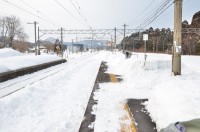 ホームの除雪　みなさんがいるから安心して乗り降りできます