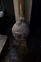 こちらも年代物のストーブ