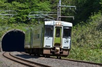 トンネルから列車が来た…と思ったらJR車でした