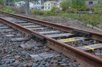 0キロポスト付近の線路 レールは境界線を示しているんでしょうか