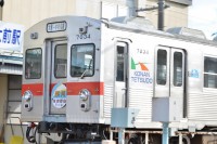 沿線に学校も多い大鰐線。ヘッドマークにも学校名が。