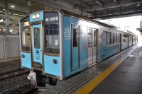 八戸駅に停車中の701系。八戸以南は703系は入線しないので独壇場です。