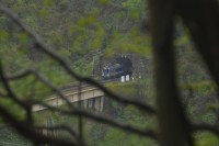 山の上、目時薬師堂から…木の枝の間を縫って何とか撮影しました。