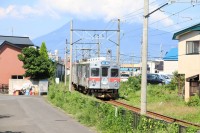 まるで岩木山へと向かっていくような線路