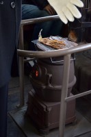 ストーブ列車といえばスルメ。日本酒との相性もバッチリです。