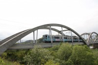 七戸川を渡る701系。この区間は特にスピードが出ています。
