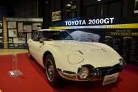 「幻の名車」とも言われるトヨタ2000GT。流線型のボディは50年前の車とは思えないかっこよさ!