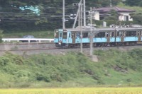 駅へ向けてスピードを上げていく701系。