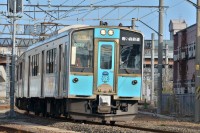青森駅近くのいつもの撮影ポイント。朝は順光なので車体も輝いて見えます。