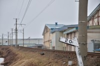 大鰐側から立体交差方向を見る。２０パーミルの標識が目立ちます。