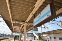 2面3線の三戸駅。一部の列車はここで八戸方面へと折り返します。