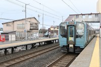 矢田前駅に到着する７０３系