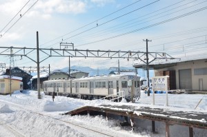 車両基地も併設されている平賀駅。