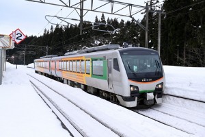 「リゾートあすなろ下北」。こちらの車両大湊線から八戸への直通列車。土日祝日を中心に不定期で運行されています。