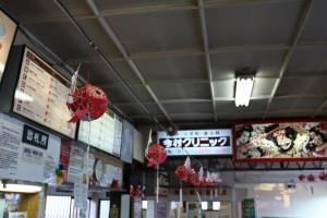 旅の始まりは中央弘前駅。この時期らしく金魚ねぷたが迎えてくれました。